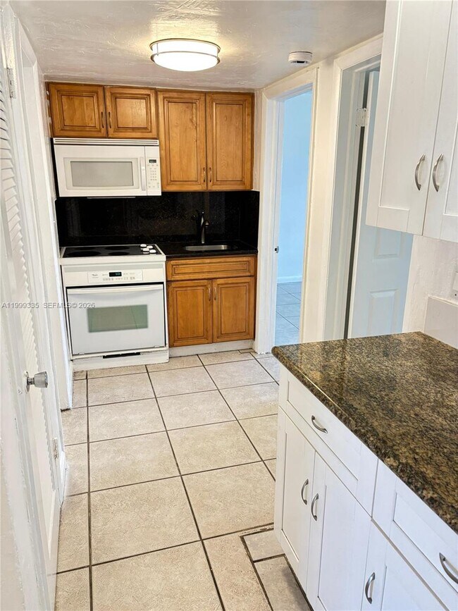 Foto del edificio - 7410 SW 82nd St