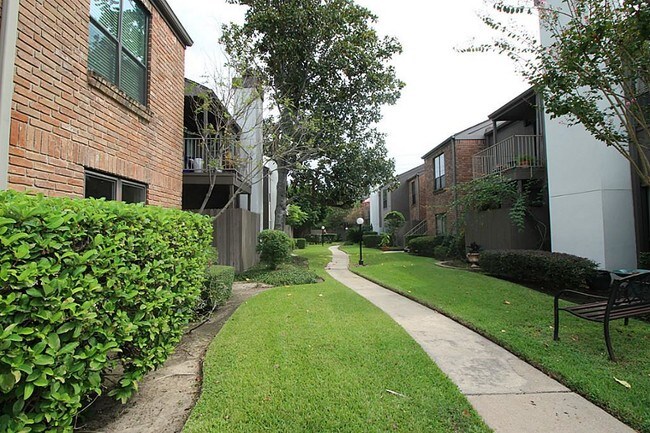 Foto del edificio - 1201 Bering Dr