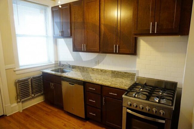 Foto del edificio - 2 bedroom in CHICAGO IL 60613
