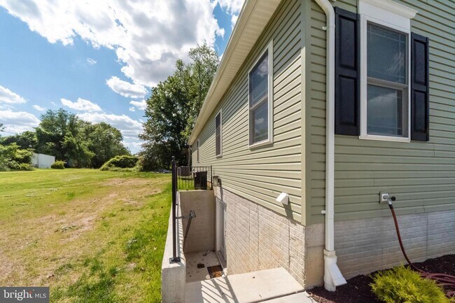 Building Photo - 4418A Walnut Rd