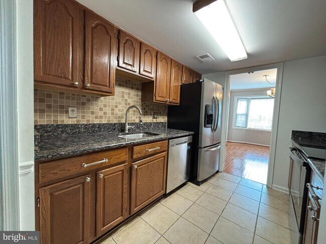 Building Photo - 12700 Inverness Way