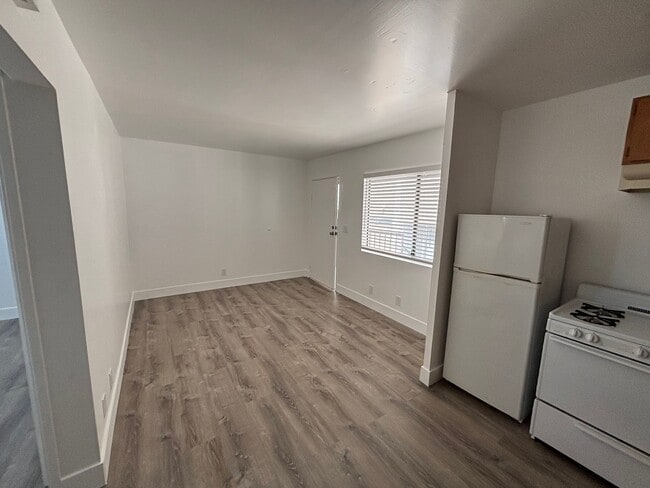 Building Photo - 344 E Santa Anita Ave