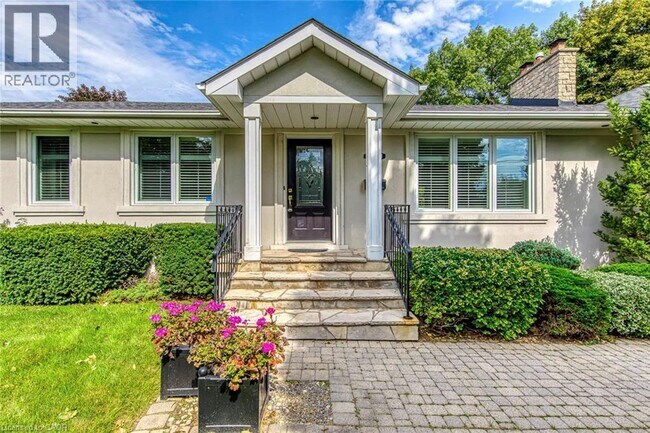 Building Photo - 281 Pinehurst Dr