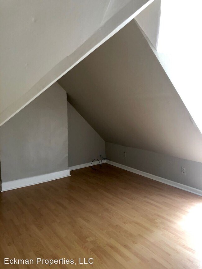 Foto del edificio - 838 W High St