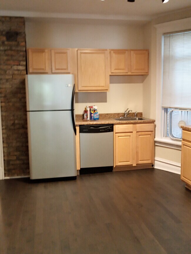 Building Photo - 3753 N Damen Ave