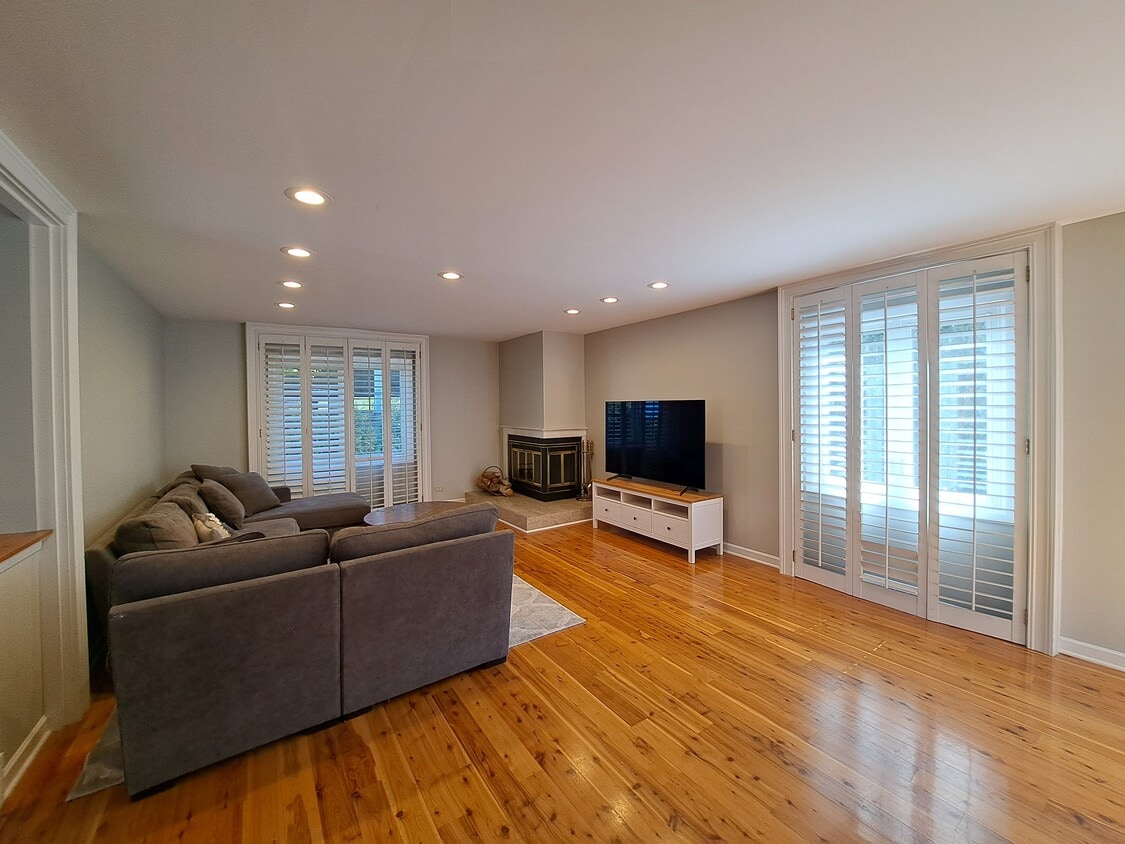 LR - 314 Hawthorn Ave
