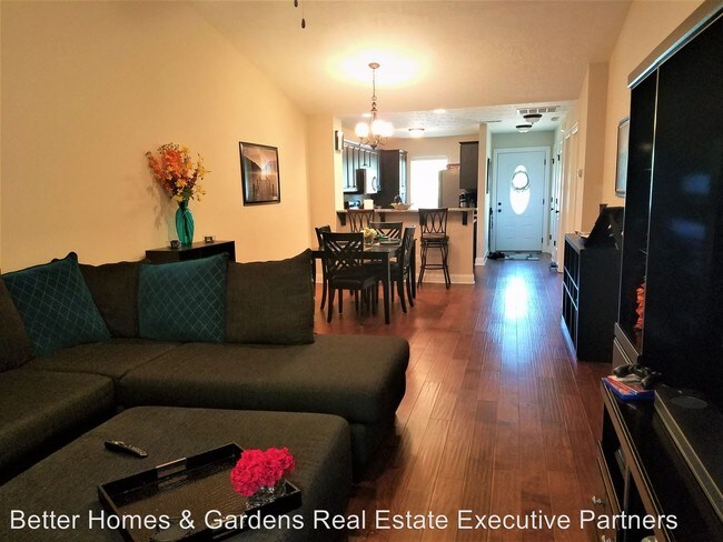 Foto del edificio - 2 br, 2 bath House - 192 Toronto Rd
