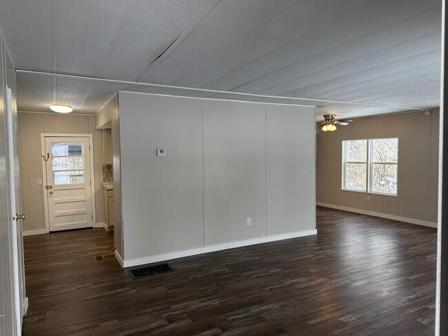 Foto del edificio - 208 Slate Hill Rd