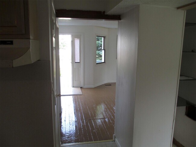 Building Photo - 1202 West Ave