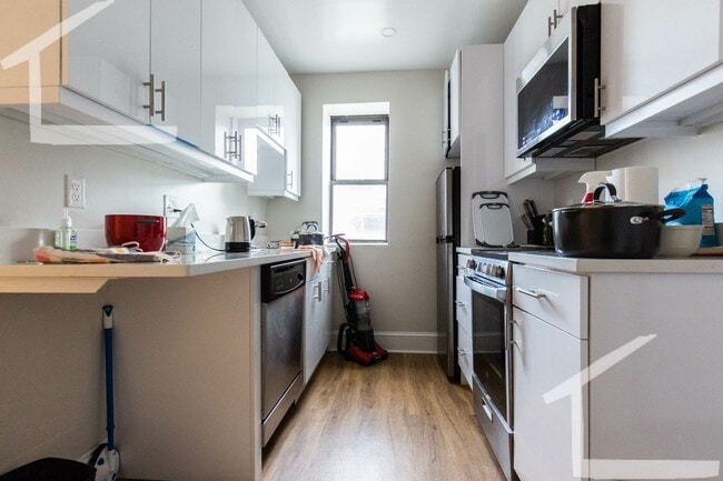 Foto del edificio - Central Kenmore Sq. Location, Heat, Hot Water Included, Steps from BU Campus, Laundry on a Site, ...