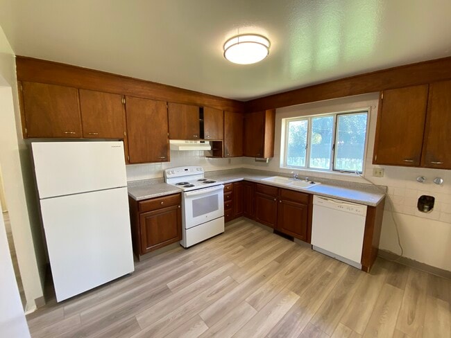 Building Photo - 511 Salano Dr