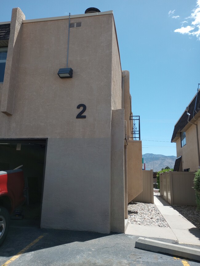 Foto del edificio - 8333 Comanche Rd NE