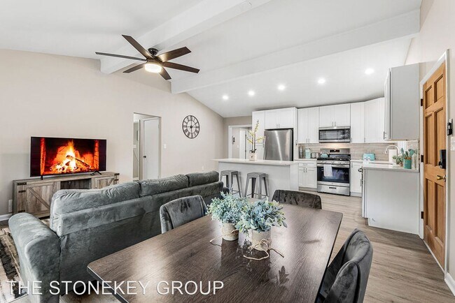 Building Photo - 4 br, 2 bath House - 2727 Addison Drive