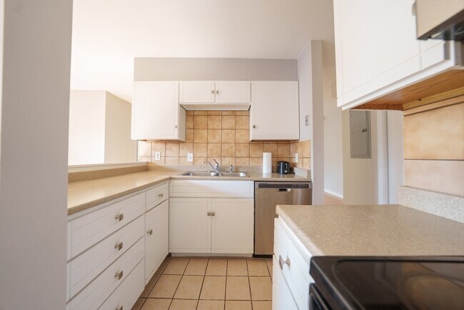 Foto del edificio - 1 Richdale Ave