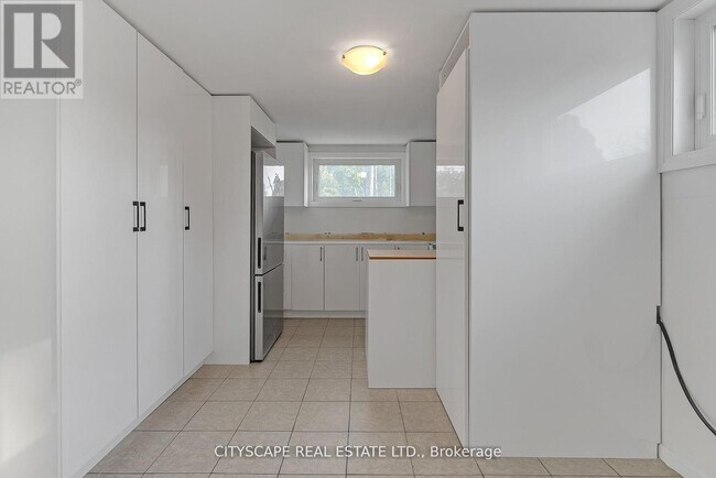 Photo du bâtiment - LOWER - 2724 LAKESHORE BOULEVARD