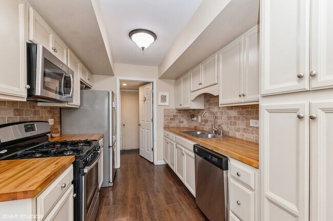 Building Photo - 9312 W 141st Pl