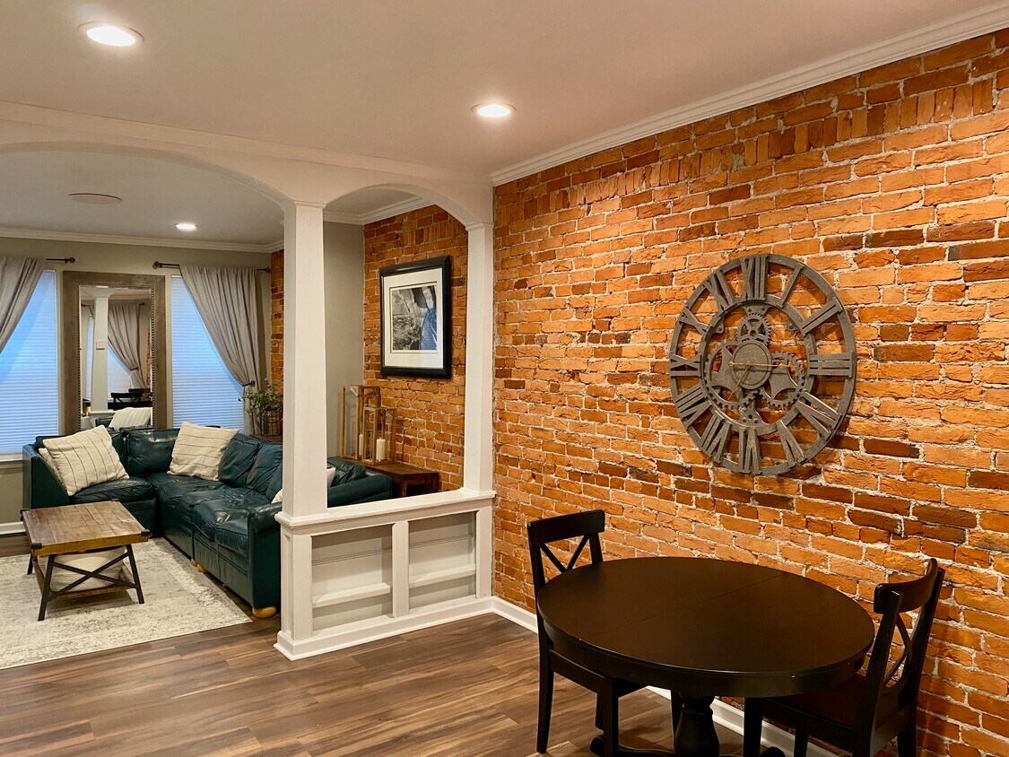 Foto principal - 138 E Miner St