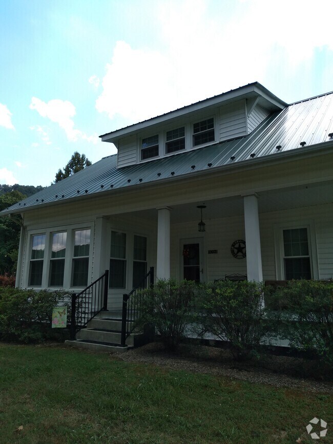 Apartments For Rent in Meadowview VA with Yard 2 Rentals