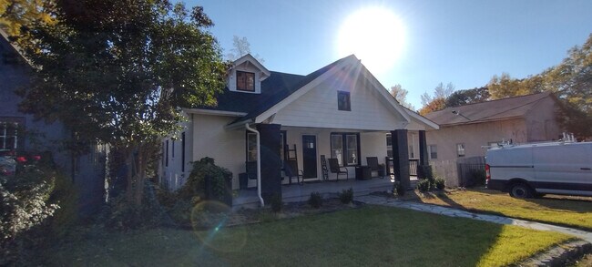 Foto del edificio - Room in Single Family Home on Formosa Ave