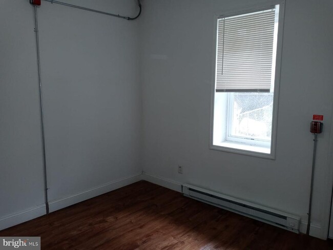 Building Photo - 1332 N 59th St