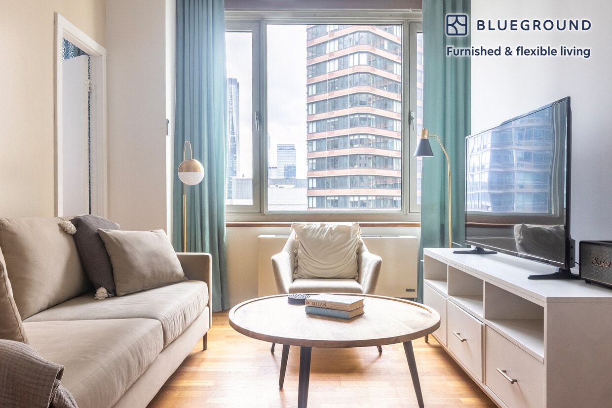 Foto principal - 635 W 42nd St