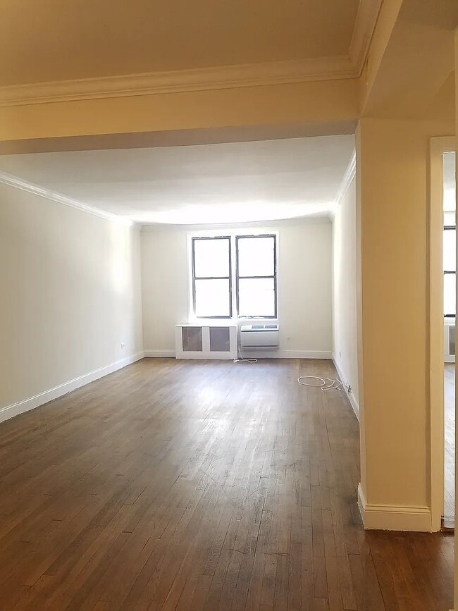Building Photo - 445 E 77th St