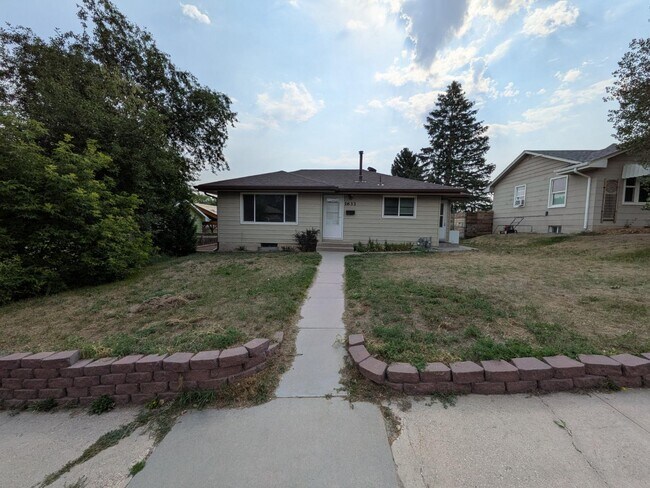 Building Photo - 1633 Crook Ave