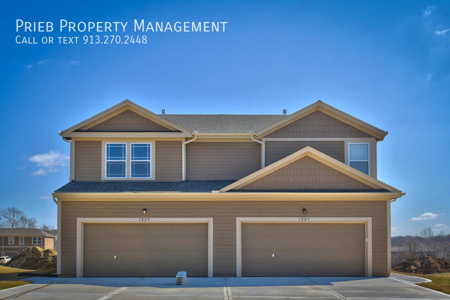 1312 Budd Cir, Kansas City, KS 66109 Townhome Rentals in Kansas City