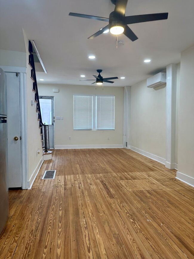 Building Photo - Charming 2-Bedroom Home in Port Richmond A...