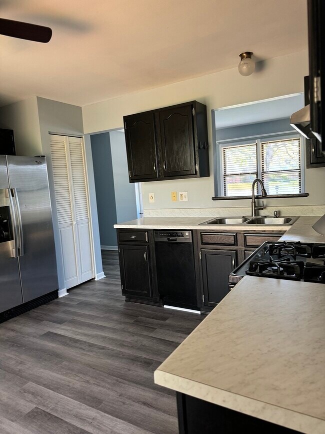 Foto del edificio - 928 Shady Ln