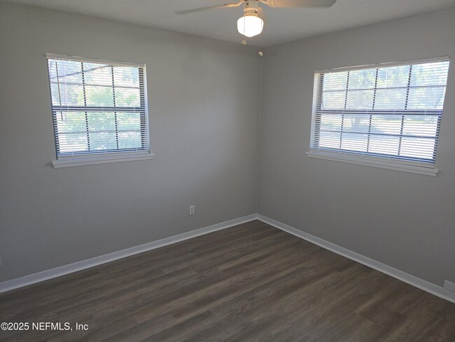 Building Photo - 255 Woodside Dr