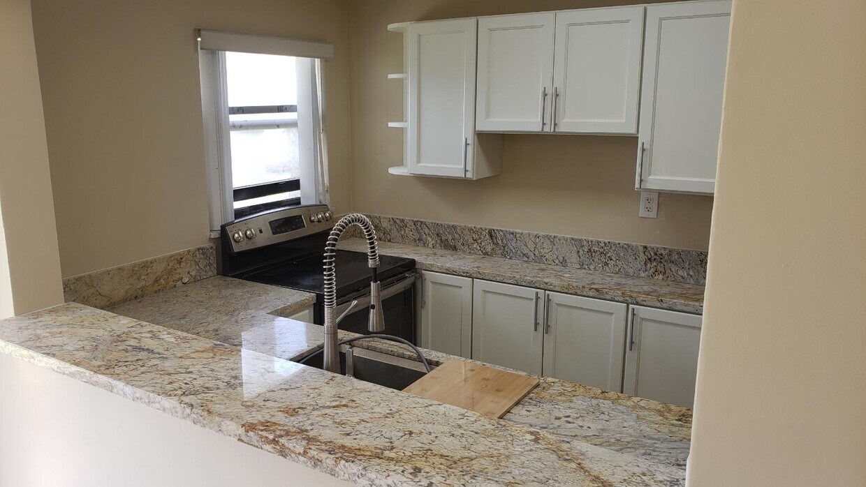 Foto principal - 7331 NW 35th St