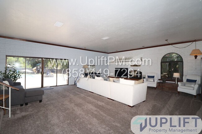 Building Photo - Split level, 3,000+ sqft home in the Estat...