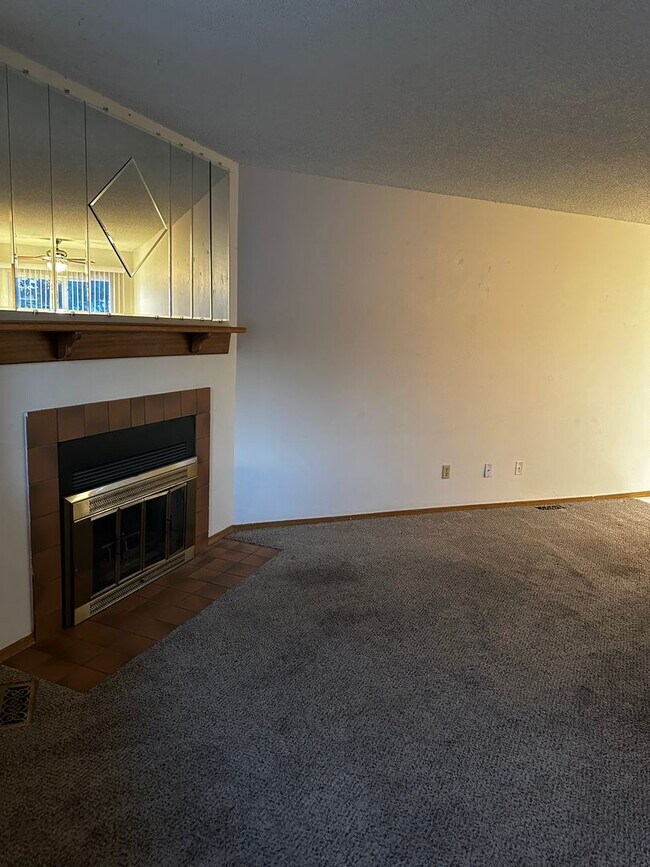 Foto del edificio - 1303 Soaring Eagle Dr