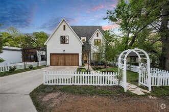 Building Photo - 8810 Groveland Dr