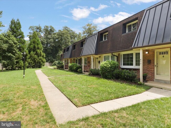 Foto del edificio - 477 Hampton Ct