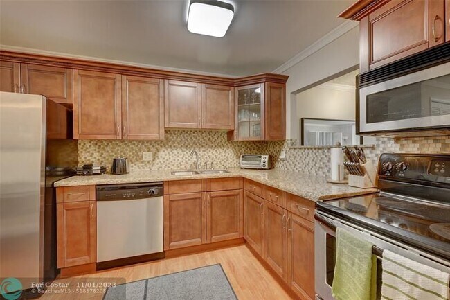 Foto del edificio - 823 Cypress Blvd
