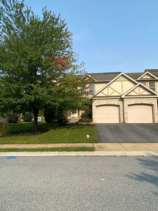 Foto del edificio - Picturesque Townhome in Ephrata Available 09/15