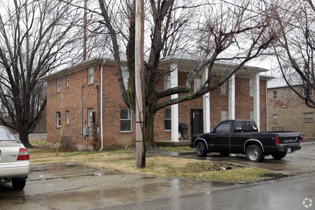 Primary Photo - 10408 Greentree Ln