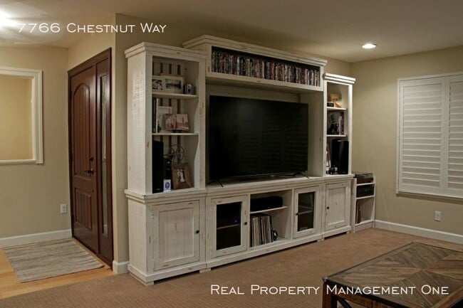 Building Photo - 7766 Chestnut Way