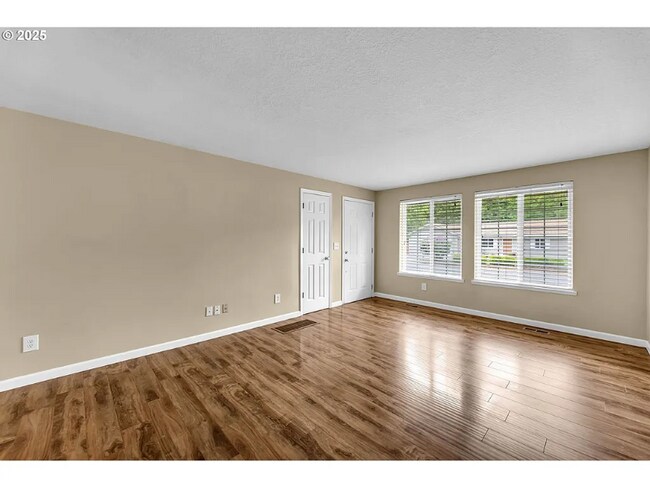 Foto del edificio - 1320 NW Maple Ln