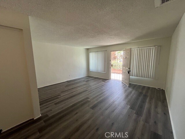 Foto del edificio - 51099 Eisenhower Dr