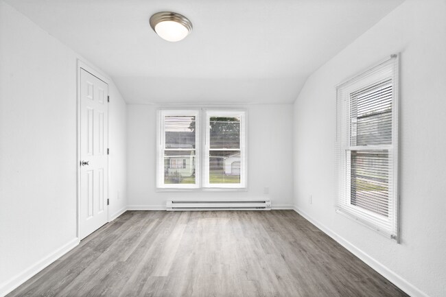 Foto del edificio - 102 S West St