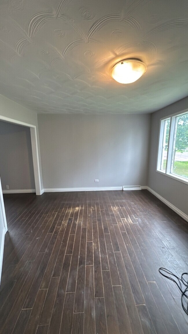 Photo du bâtiment - 2 Bed / 1 Bath Home in Sault Ste. Marie, ON – $1,799/month + Utilities