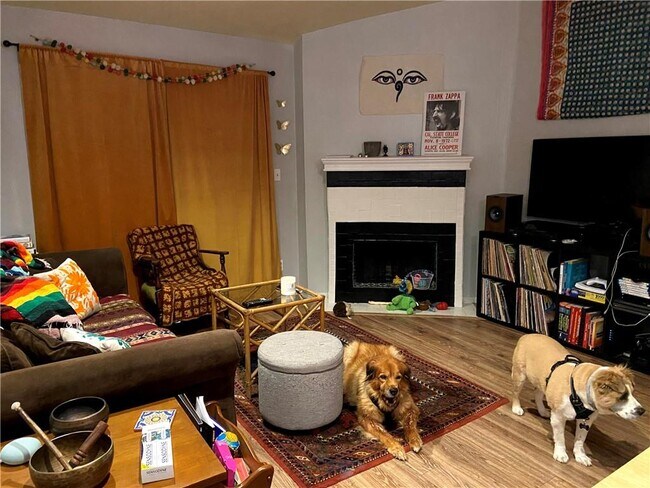 Foto del edificio - 421 W San Antonio St