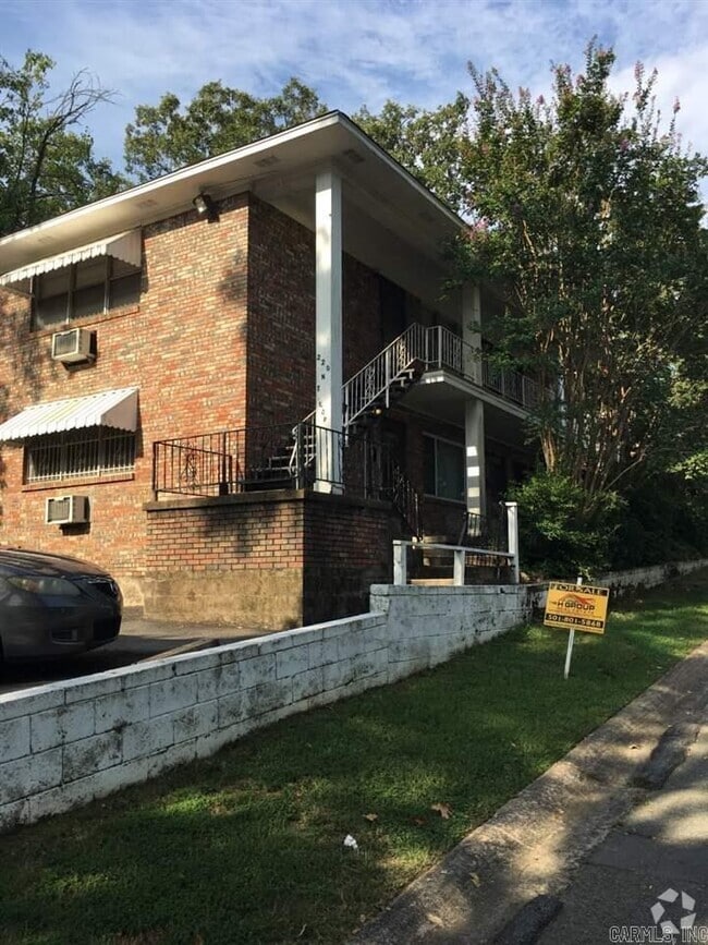 Building Photo - 220 N Taylor St