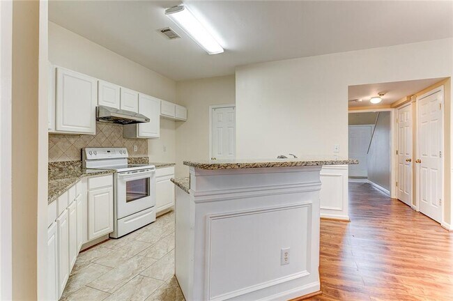 Foto del edificio - 4028 Oak Glenn Dr