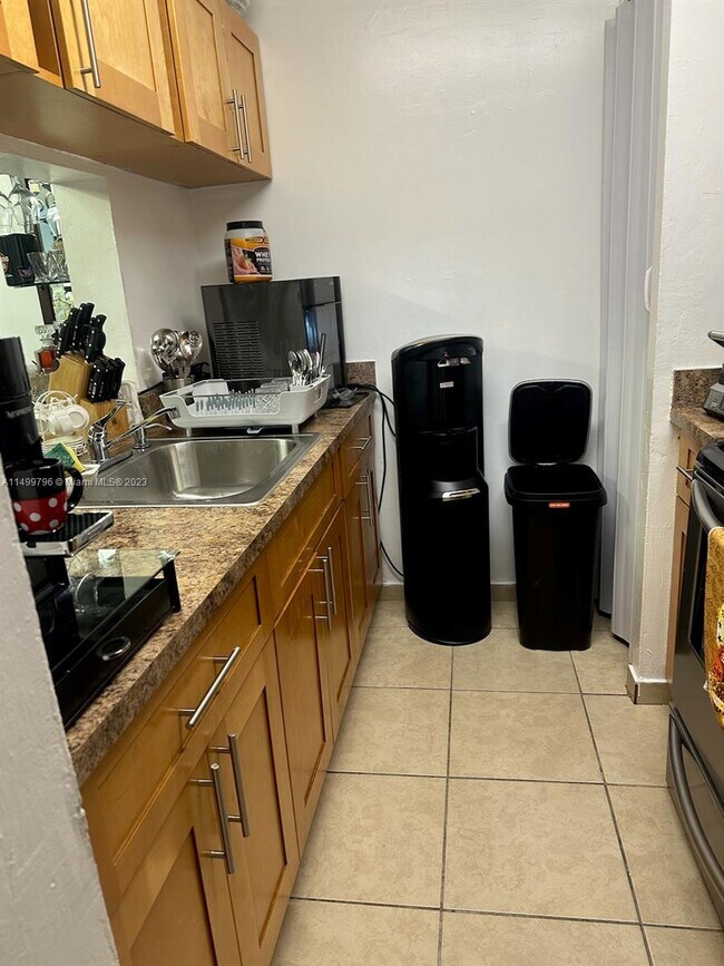 Foto del edificio - 2725 W 64th Pl