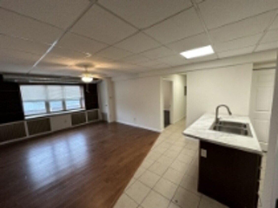 Foto principal - 811 W Springfield Ave