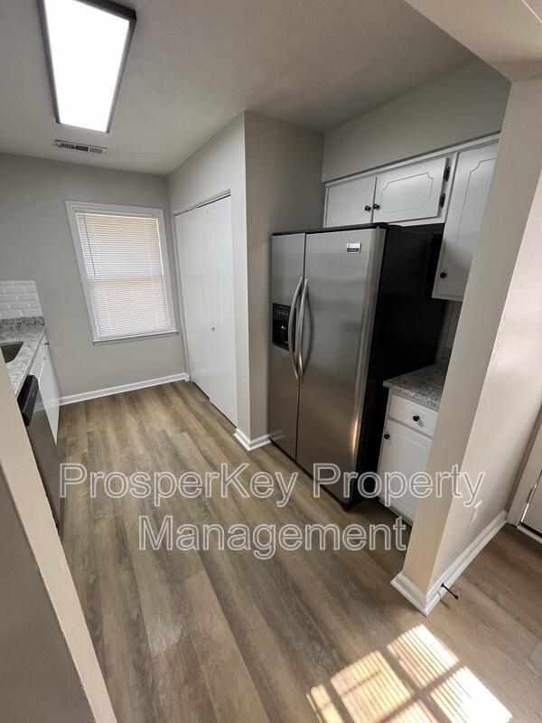 Building Photo - 5766 Spanish Oak Dr